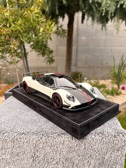 Almost Real / Pagani Zonda Cinque / 1:18