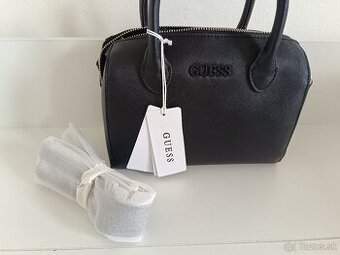 Cierna kabelka Guess