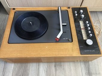 retro rádiogramafón TESLA