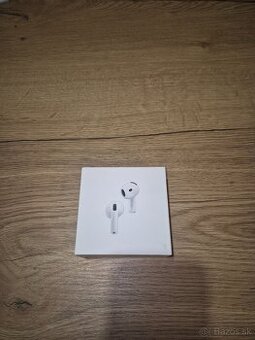 Slúchadlá Apple AirPods 4 s aktívnym potlačovaním hluku