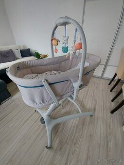 CHICO BABY Hug 4 v 1 postieľka ,stolička 4.vrianty