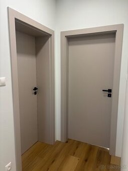 Nový set nerozbalené dvere + zárubňa 70 pravé