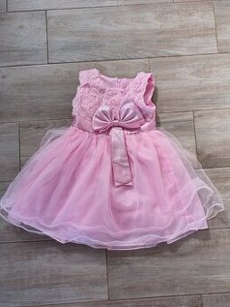 Krásne šaty č.104/110