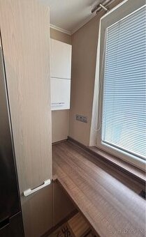 Výsuvná potravinová skriňa