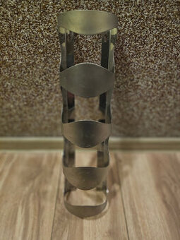 Predám nástenný regál na víno