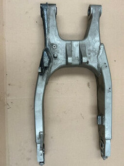 Zadná kyvná vidla Honda Hornet