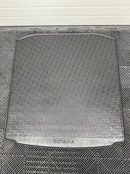 Originál Gumová podložka do kufra Škoda Octavia