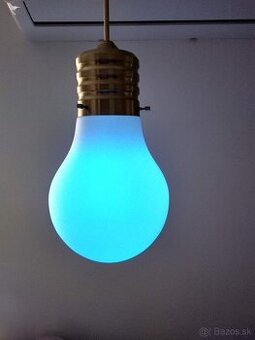 Veľká lampa v tvare žiarovky