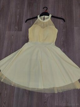 Pastelovo žlté šaty