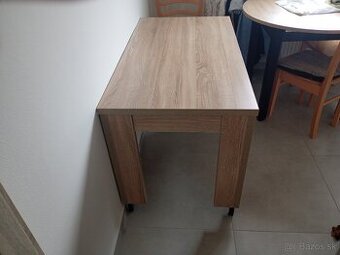 Kuchynský stôl