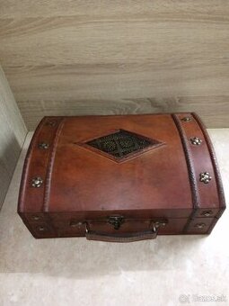 Príbor v drevenej truhlici + sada nožov