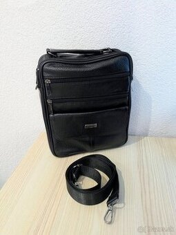 Pánska čierna kožená crossbody taška z prírodnej kože.