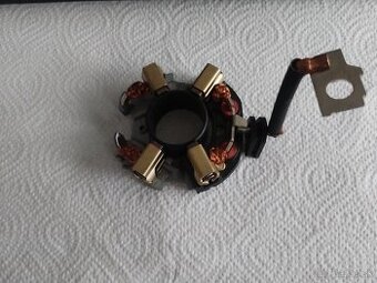 Uhliky štartéra s držiakom