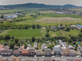 BOSEN | 2 izbový, rodinný dom s garážou.