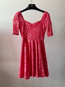 krásne spoločenské čipkované ružové šaty New Look