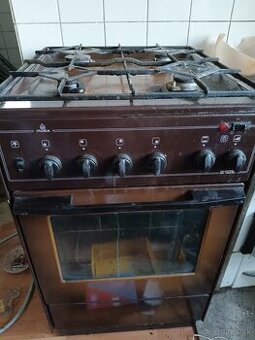 Plynový sporák s elektrickou rúrou