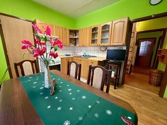 Priestranný 3-izbový byt s balkónom na Alexyho ulici