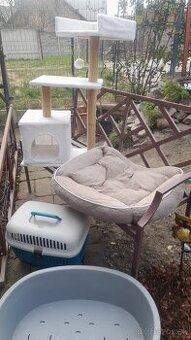 Škrabadlo 15eur, prepravka 15eur, plastový pelech 10eur