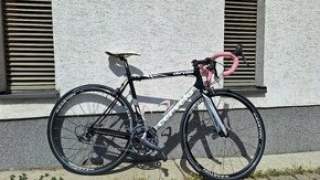 Cestný carbon bicykel Cervelo RS s výbavou Shimano Ultegra