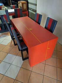 Rokovací stôl so stoličkami