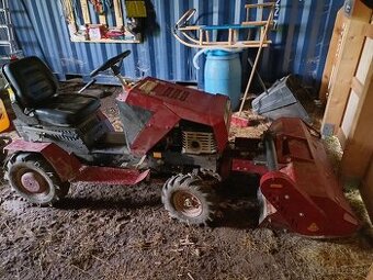Traktorík dakr panter FD5 s množstvom pracovného príslušenst