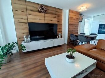 Exkluzívny prenájom 3+kk s parkovacím miestom- Malá Praha