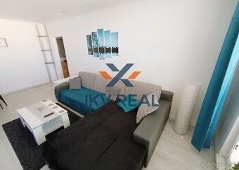 Priestranný 2,5-izbový byt - kompletne zariadený, stačí sa n