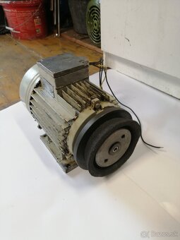 Elektromotor MEZ Mohelnice 2,2kw 2865 ot /min 400V