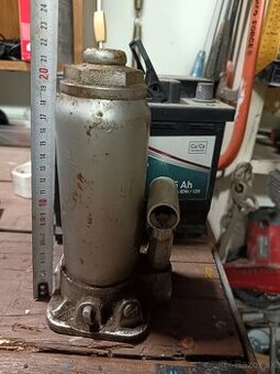 Hydraulicky zdvihak - 1