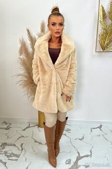 Krasny oversize damsky kozusinovy kabat NOVY