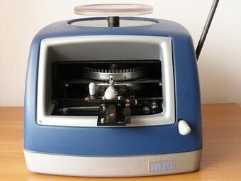 Ruční vytlačovací stroj na známky