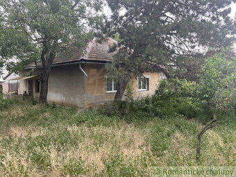 Priestranný pozemok so starým rodinným domom na polosamote