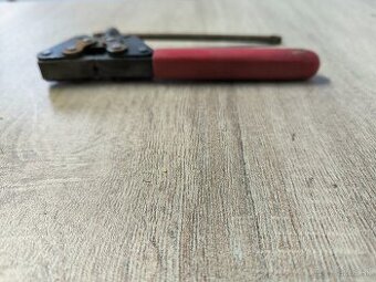 Nástroj pre rozpojenie reťaze