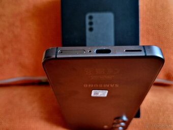 Zanovný  Samsung Galaxy S24 8/256gb  Kompletne balenie