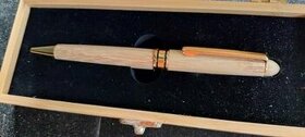 Bambusové guľočkové pero v krabičke z prírodného bambusu