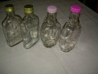 láhve 0,5l s uzávěrem, plucky (placatky) 0,2l