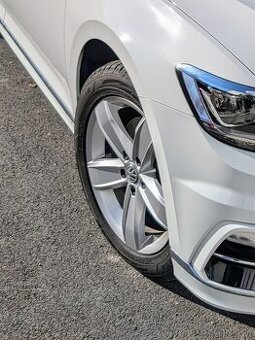 Volkswagen elektróny + pneu 215/55 R17 Passat B8