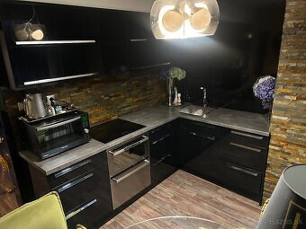PREDÁM EXKLUZÍVNY-KLIMATIZOVANÝ 2 izbový byt,64 m2, Sekčov