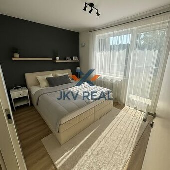 Na predaj štýlový 2-izbový apartmán s veľkou lodžiou a parko