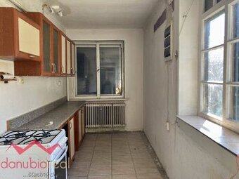 Starší rodinný dom s pozemkom /190m2/, Komárno - 1