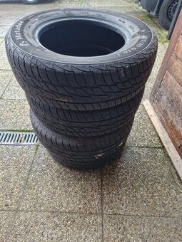 215/70 R16