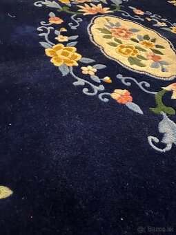 Nádherný vzorovaný koberec