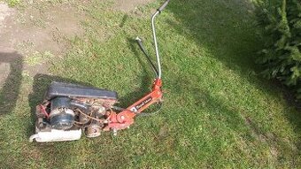 Predám na súčiastky motor a prevodovku z Vari systému.