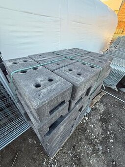 Plastový podstavec 18 kg pre mobilné oplotenie