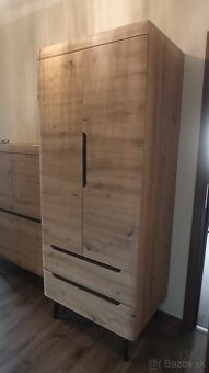 moderná šatníková skriňa