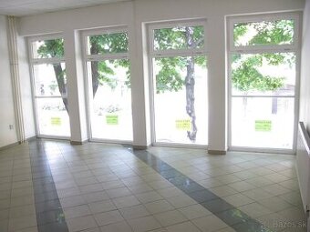 PRIESTOR 35 m2 na obchod, služby, Sereď centrum