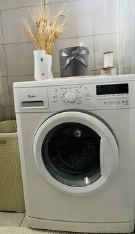 Práčka Whirlpool - plnená spredu