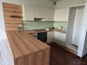 Kuchynská linka so spotrebičmi plus nabytok