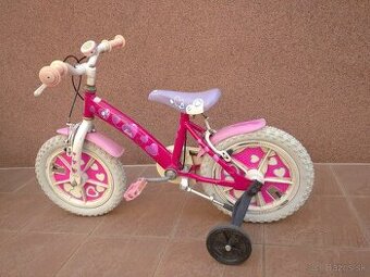 bicykel s prídavnými kolieskami