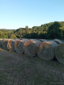 Veľké senove balíky.